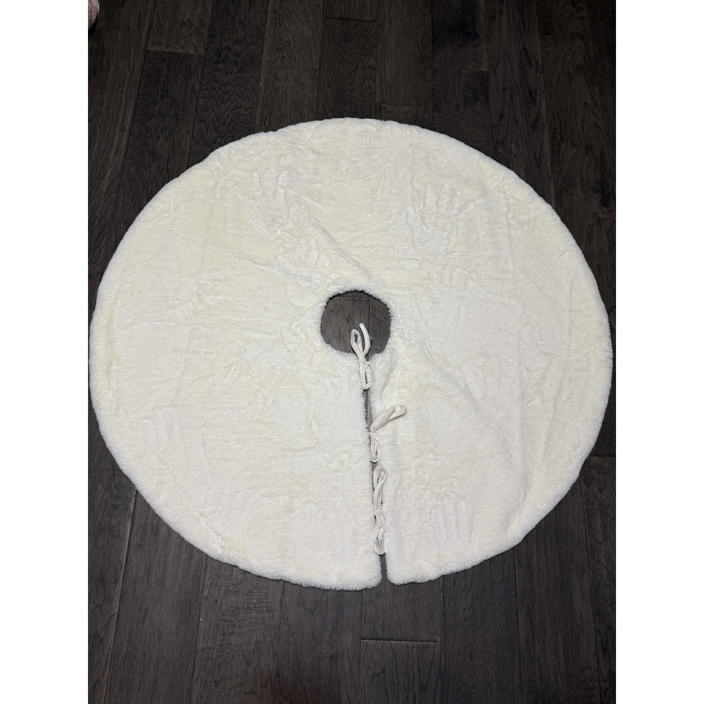 Nordstrom Faux Fur Christmas Tree Cream Super Soft Tie Closure‎ NWOT
